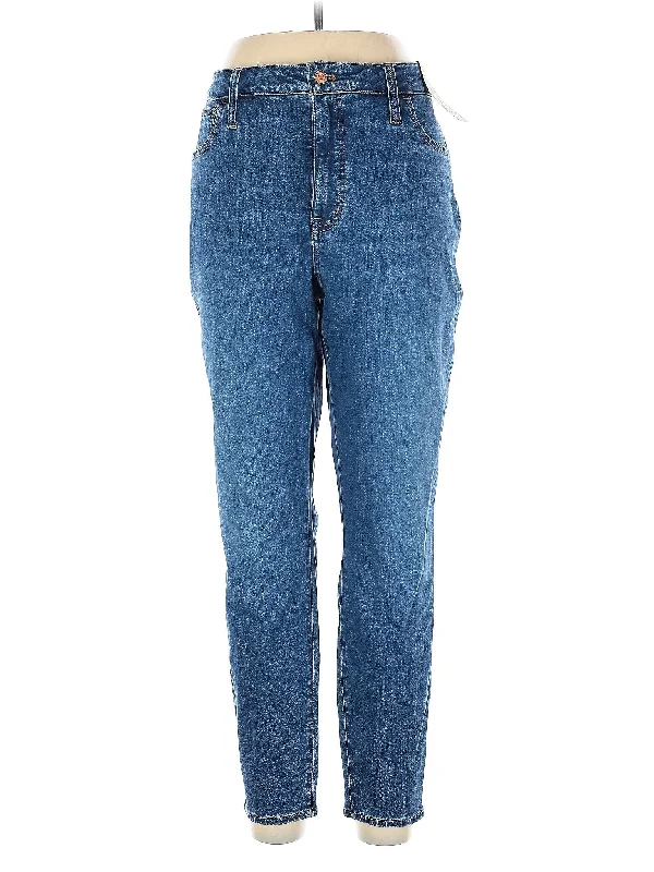 High-Rise Straight-leg Jeans in Medium Wash