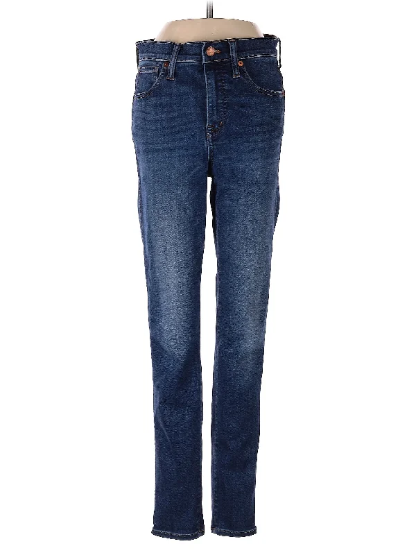 Mid-Rise Straight-leg Jeans in Medium Wash