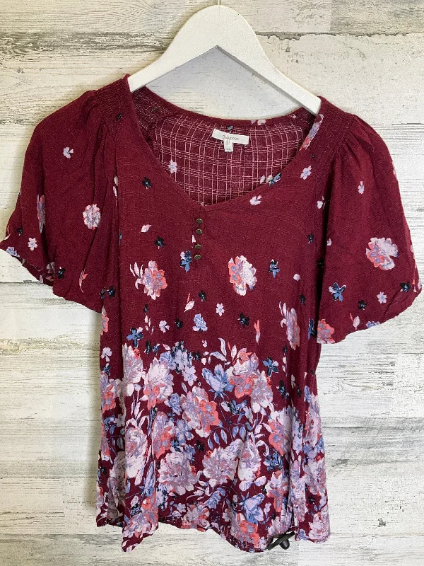 Red Top Short Sleeve Maurices, Size M